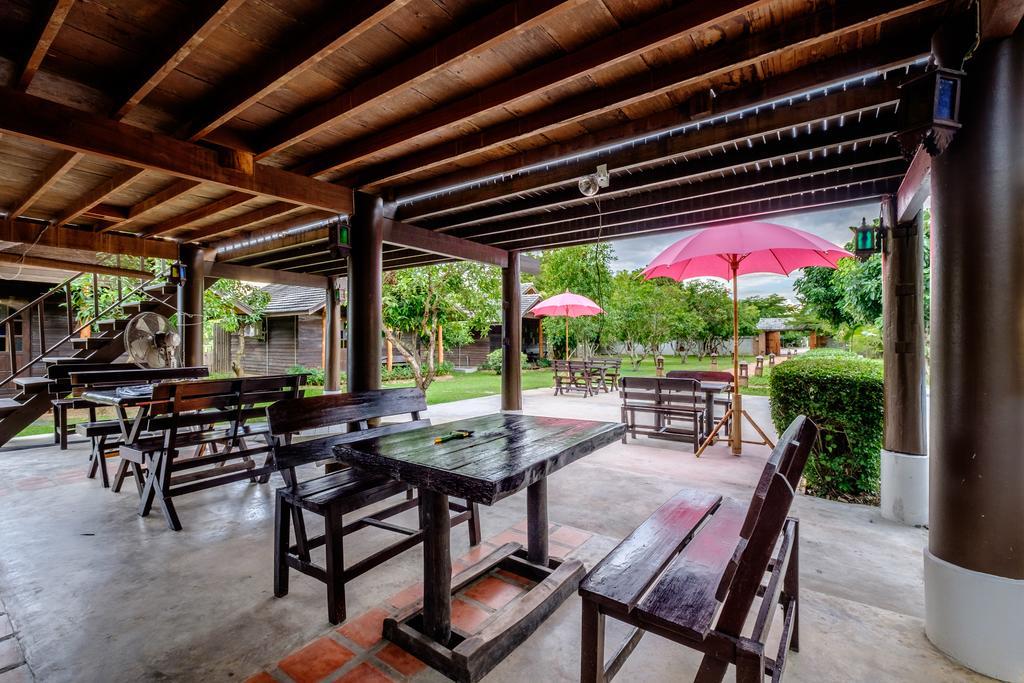 Banyen Villa San Sai Exterior photo