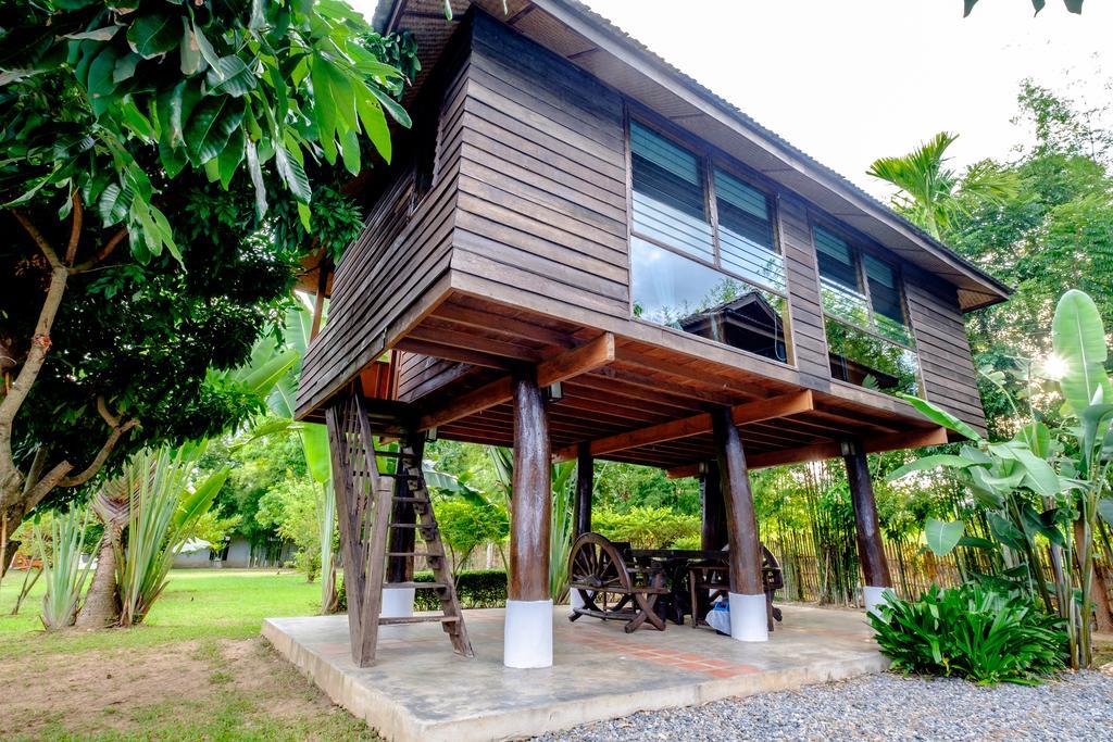Banyen Villa San Sai Exterior photo