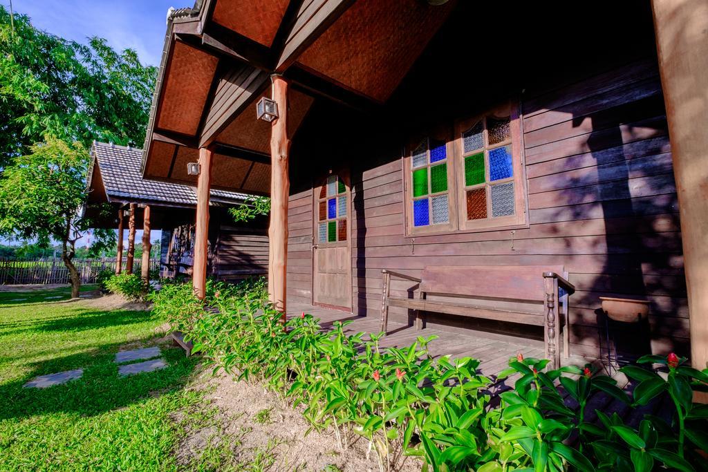 Banyen Villa San Sai Exterior photo