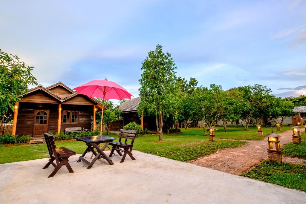 Banyen Villa San Sai Exterior photo